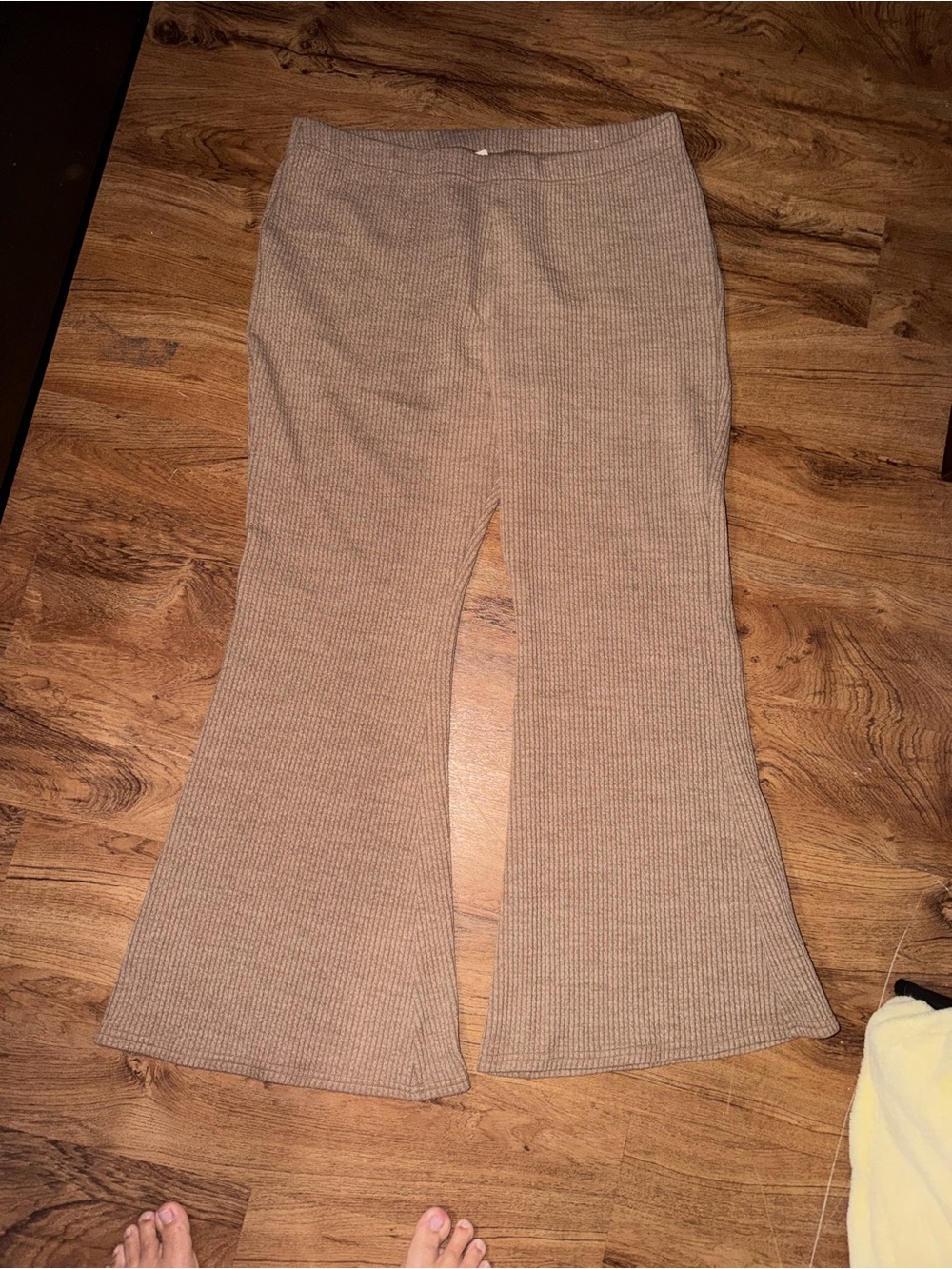 American Eagle Women’s Ribbed Flare Bottoms in Tan